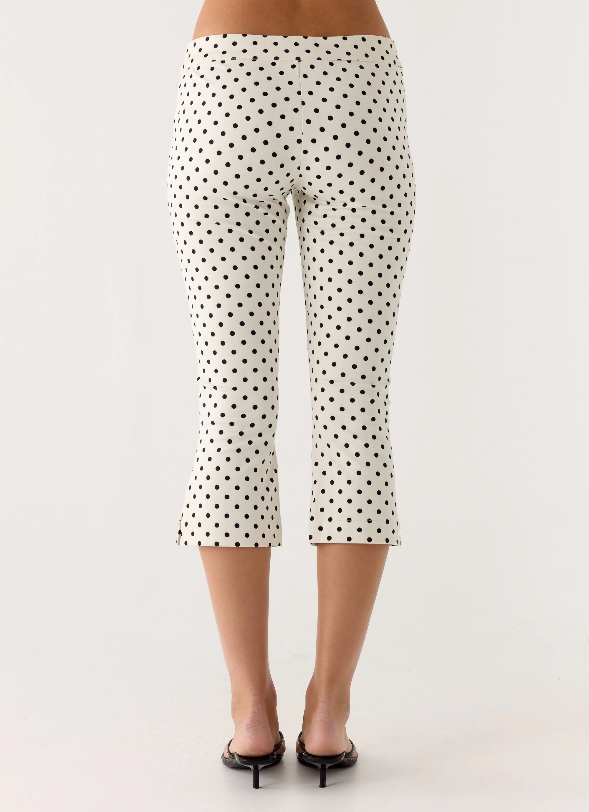 Rue Capri Pants White Polkadot